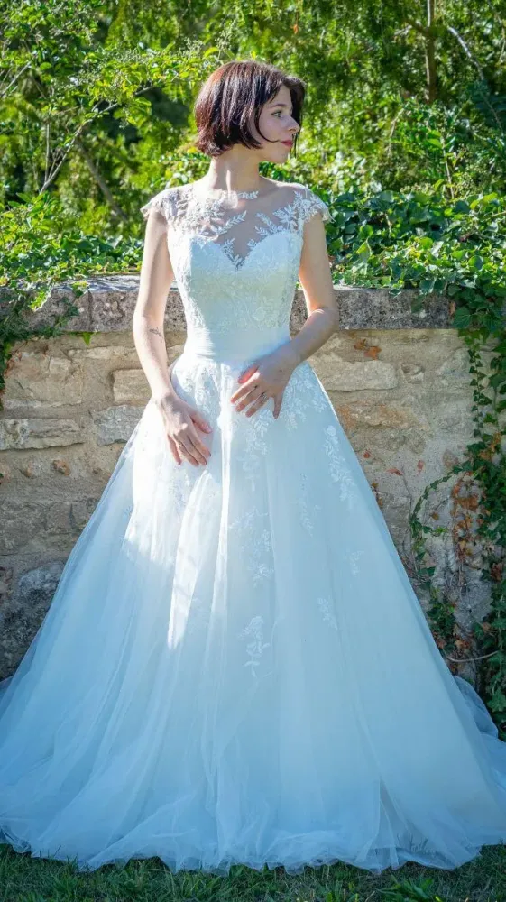 Robe de mariées épaulette - Les mariées de julwebp